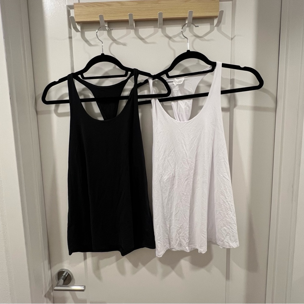 Alo yoga don’t get it twisted tank (2 tanks) white and black in small